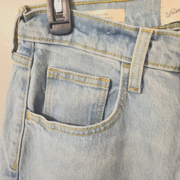 Universal Thread Womens High Rise Flare Light Wash Denim Cotton Jeans. Size 8 - Picture 4 of 8
